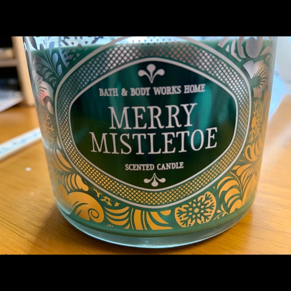 NEW Bath and Body Works triple wick jar candle in Merry Mistletoe scent